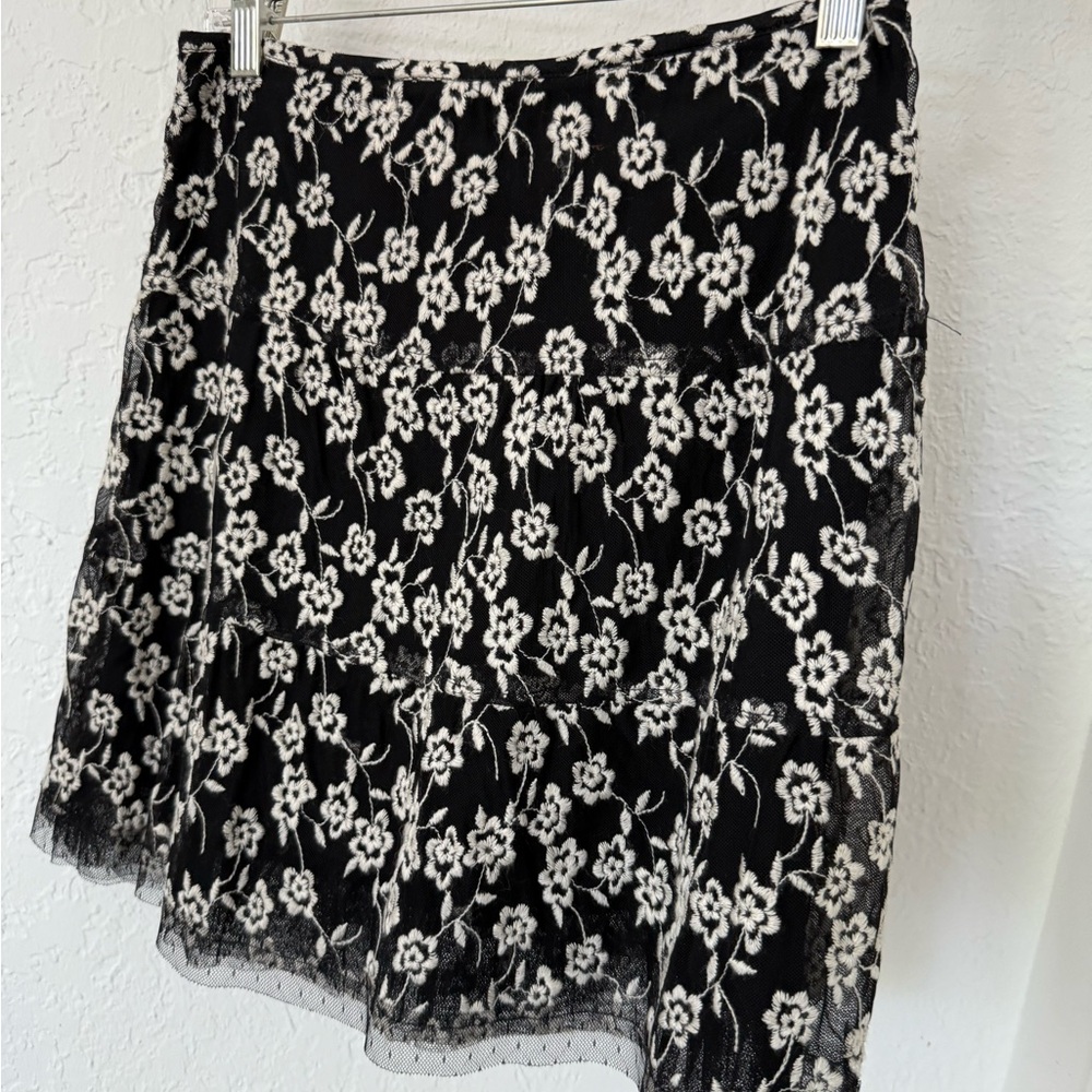 Cynthia Steffe Black & White Floral Embroidered Skirt - Size S